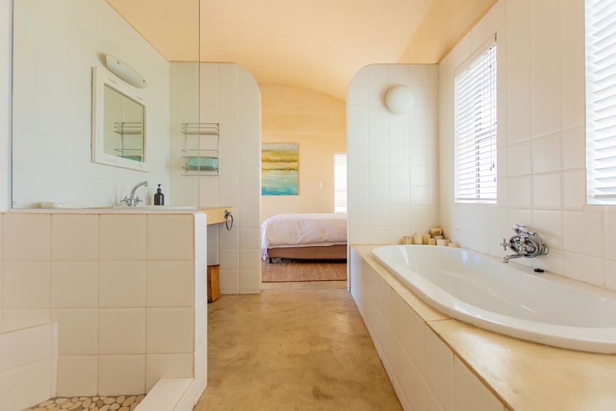 6 Bedroom Property for Sale in Paradise Beach Western Cape